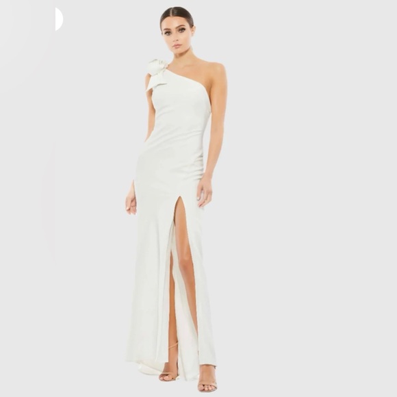 Ieena For Mac Duggal Dresses & Skirts - Ieena for Mac Duggal White Crepe One Shoulder Bow Gown  #26665 size 14- NWT